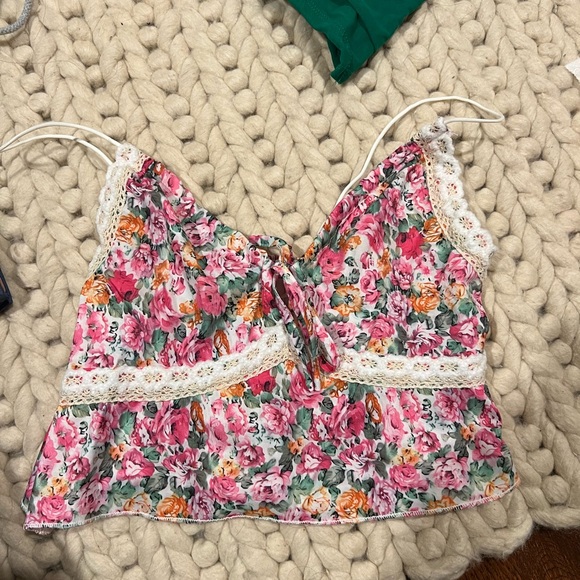 Going Out Tops Bundle - Picture 4 of 7